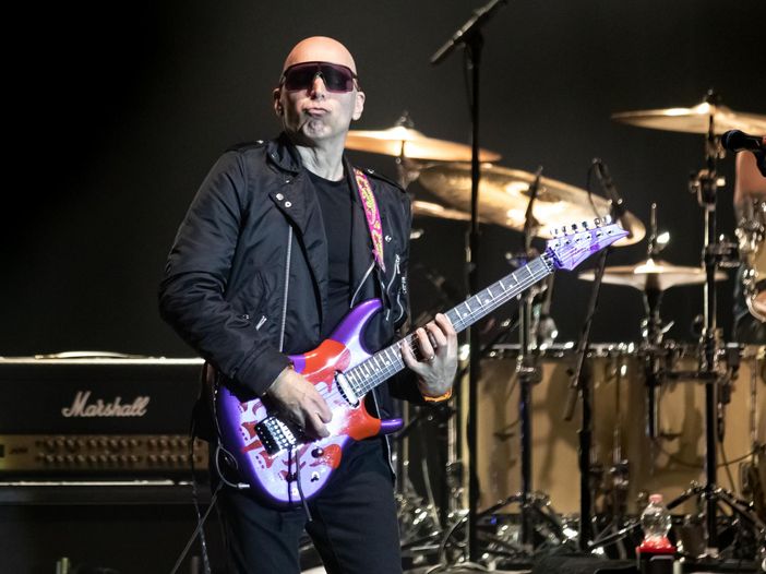 Come Joe Satriani si prepara a suonare i brani di Eddie Van Halen Come Joe Satriani si prepara a suonare i brani di Eddie Van Halen