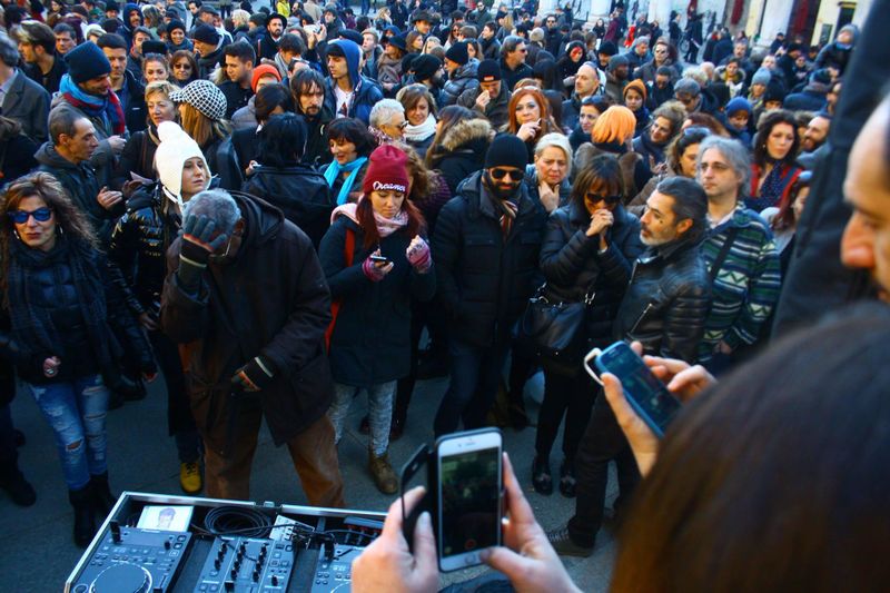 FlashMob alle Colonne di San Lorenzo a Milano il 17 gennaio