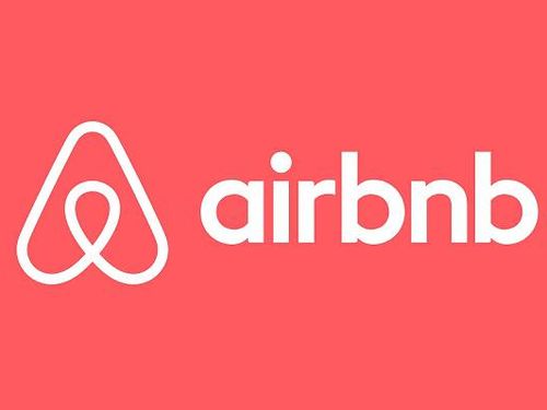 Turismo e concerti, le previsioni di Airbnb per l’estate 2026