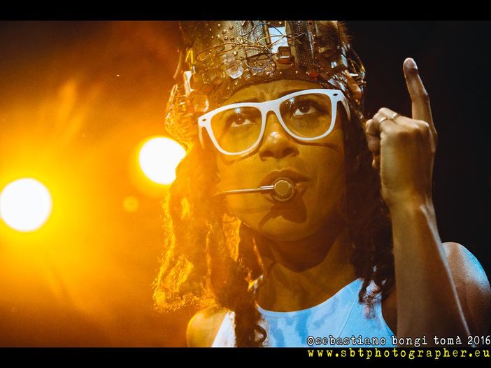 Esperanza Spalding (Grammy 2011), nuovo album e date italiane Esperanza Spalding (Grammy 2011), nuovo album e date italiane