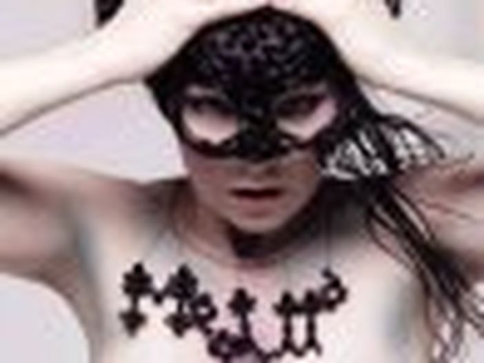 Bjork, operazione alle corde vocali riuscita: 'Torno ai live nel 2013' Bjork, operazione alle corde vocali riuscita: 'Torno ai live nel 2013'