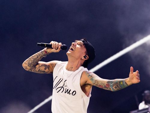 Classifiche, novità 11 dicembre: Ultimo debutta al vertice