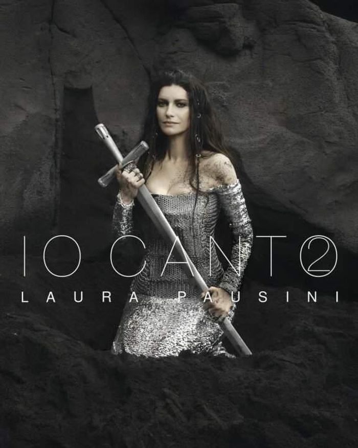 https://images.rockol.it/mUP6imBX5wiVMfQ4kTuJeaR6CkM=/700x0/smart/rockol-img/img/foto/upload/laura-pausini-io-canto-2-copertina.jpg