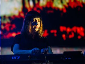 Diventano un gruppo con cantante fisso i Freebass di Peter Hook (New Order)