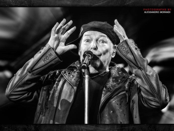 https://images.rockol.it/nNV_aD93sVNfdHY3l28_wdsZd78=/700x0/smart/rockol-img/img/foto/upload/3-vasco-rossi.jpg