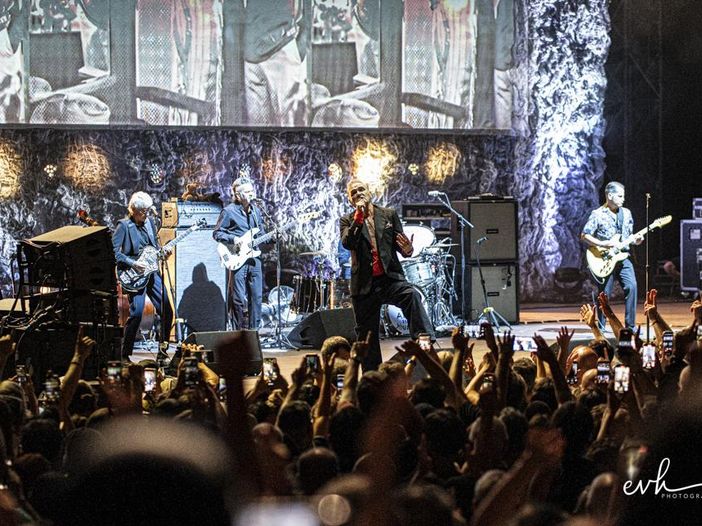 Morrissey ricoverato per ulcera sanguinante posticipa alcune date del tour  Morrissey ricoverato per ulcera sanguinante posticipa alcune date del tour
