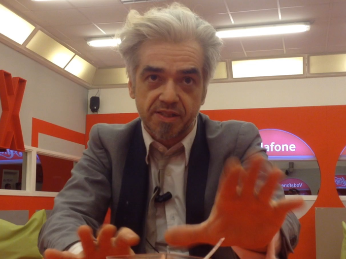 Morgan &quot;omaggiato&quot; del tapiro di &quot;Striscia la notizia&quot; - VIDEO