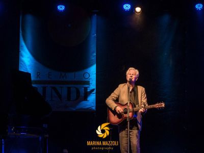 Edizioni, Ron firma con Universal 