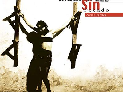 I milanesi Lacuna Coil prima band italiana a firmare per la Century Media; intanto la sede dell’etichetta tedesca è perquisita dalla polizia