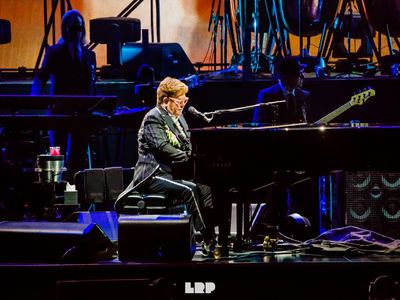Elton John: trio di rocker per il nuovo album, e problemi coi Backstreet Boys