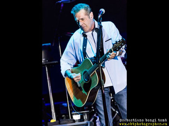 La moglie di Glenn Frey fa causa all&rsquo;ospedale e al gastroenterologo che avevano in cura il musicista