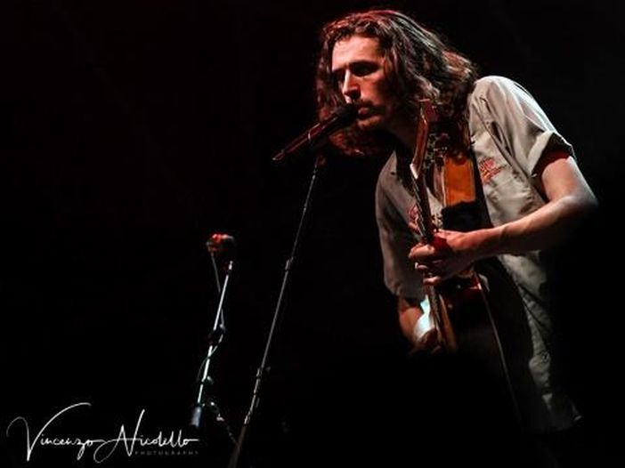 Torna Hozier con il nuovo album &quot;Unreal Unearth&quot;