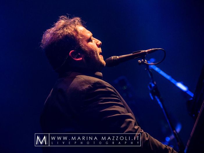Raphael Gualazzi: è la cover di 'Don't stop' il primo singolo Raphael Gualazzi: è la cover di 'Don't stop' il primo singolo