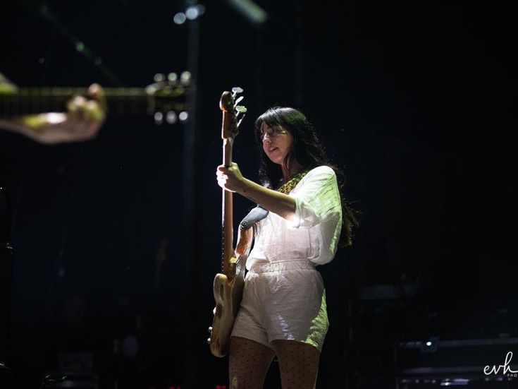 Pixies: il video ufficiale di &apos;Ring the bell&apos; è diretto da due superfan - GUARDA