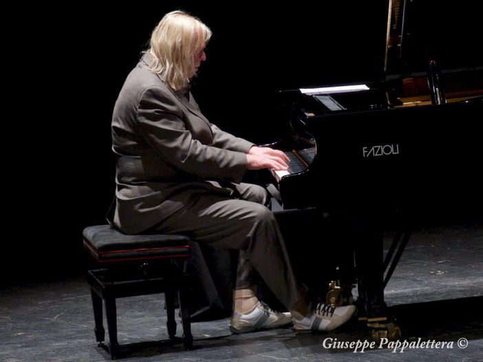 Rick Wakeman, la tastiera che Dio regal&ograve; al prog