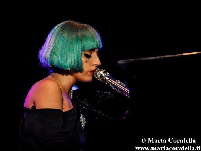 Lady Gaga: in arrivo il picture disc con i remix di "You and I" Lady Gaga: in arrivo il picture disc con i remix di "You and I"