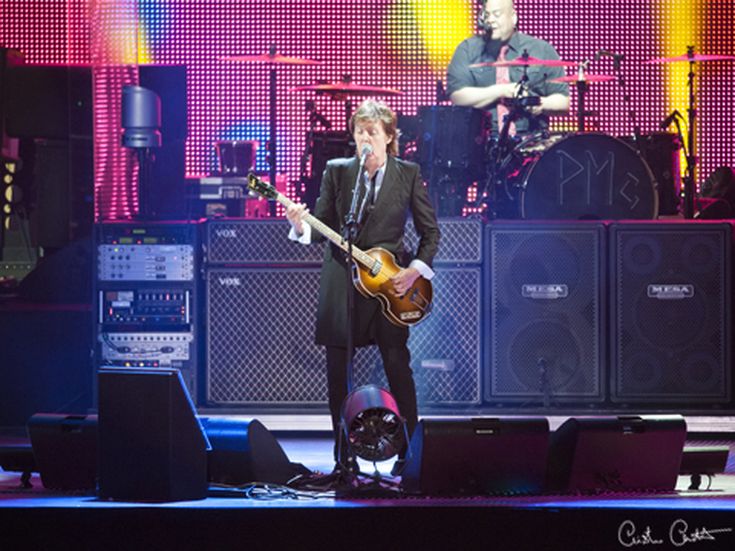 Paul McCartney, la figlia quasi come il padre. Onore a Buckingham Palace