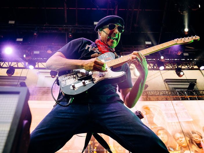Tom Morello: annunciato il nuovo album solista &lsquo;The Atlas Underground&rsquo;. Ascolta i primi estratti &ndash; COPERTINA / TRACKLIST