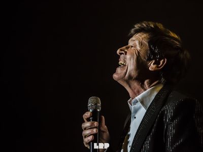 Gianni Morandi a Mediaset per diventare una Iena