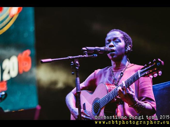 Lauryn Hill rischia tre anni di carcere Lauryn Hill rischia tre anni di carcere