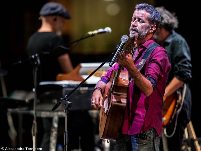 Il cantautorato antisistema di Silvestri, che canta Gaber e critica i trapper Il cantautorato antisistema di Silvestri, che canta Gaber e critica i trapper