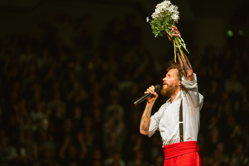 Jovanotti: "Oggi i dischi in studio sono di plastica e finti"