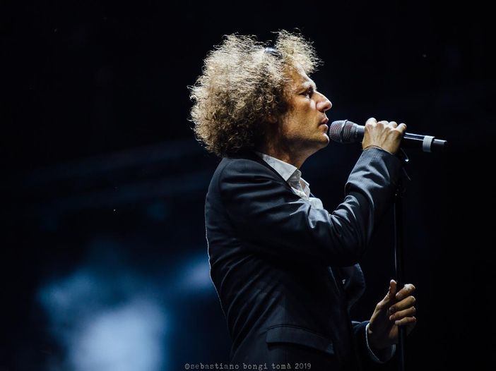 √ Sanremo 2011, Tricarico ''Tre colori' per unire, non per dividere
