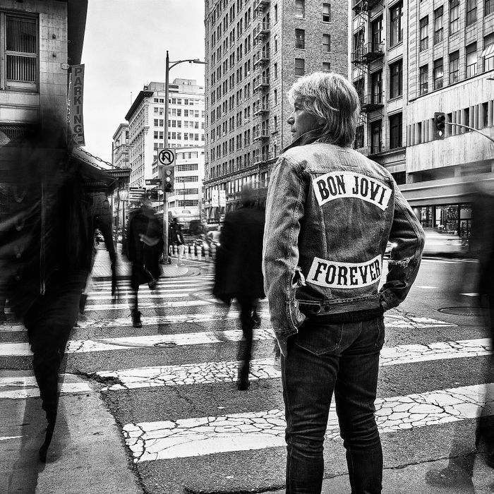 https://images.rockol.it/q5cyK6oAQtQuRptSDQcQ8Asq9e8=/700x0/smart/rockol-img/img/foto/upload/attachment-bonjovi-forever-cover-final-3000x30002.jpg