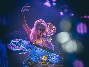 Classifiche UK: 8 singoli calcistici in Top 40. Album, prima Christina Aguilera