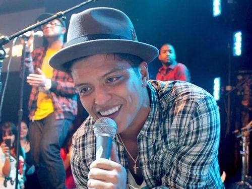 Super Bowl, quasi 350 mila tag per Shazam mentre cantava Bruno Mars