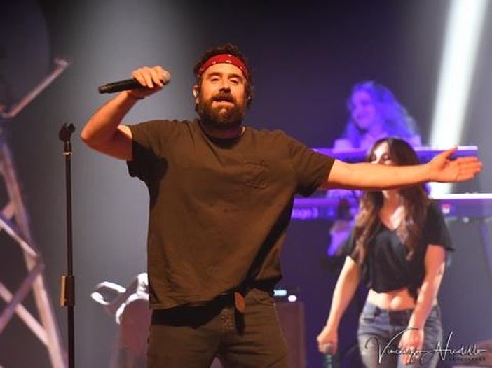 Concerti, Tommaso Paradiso riprogramma il tour al 2022
