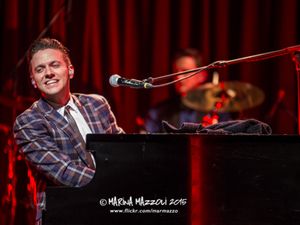 Matthew Lee presenta il singolo d&apos;esordio dal vivo - VIDEO