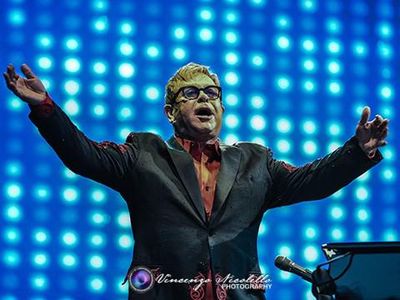 Dopo Gore, Elton John aiuta anche Hillary Clinton