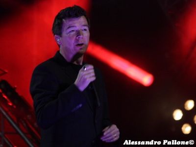 Rick Astley (&apos;Never gonna give you up&apos;) al lavoro per una tredicenne