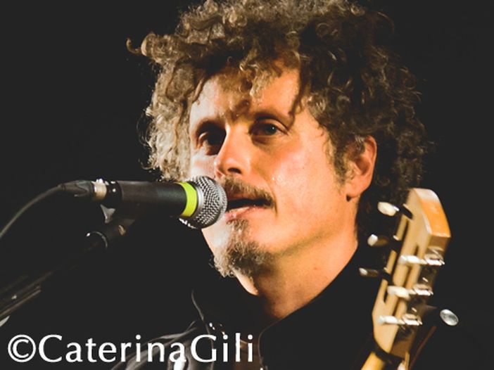 Elogio della canzone introspettiva e malinconica di Niccolò Fabi Elogio della canzone introspettiva e malinconica di Niccolò Fabi