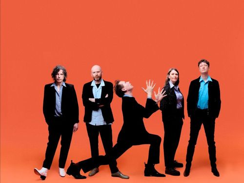 Il richiamo di Alex Kapranos (Franz Ferdinand) ad artisti e discografia: ‘I musicisti facciano musica, non marketing’