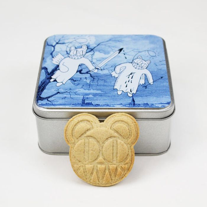 https://images.rockol.it/r9zRyt-8yxnLAN8Ab_dFh5aIxoQ=/700x0/smart/https%3A%2F%2Fcdn.shopify.com%2Fs%2Ffiles%2F1%2F0600%2F7422%2F9937%2Fproducts%2FBiscuits_grande.jpg https://images.rockol.it/r9zRyt-8yxnLAN8Ab_dFh5aIxoQ=/700x0/smart/https%3A%2F%2Fcdn.shopify.com%2Fs%2Ffiles%2F1%2F0600%2F7422%2F9937%2Fproducts%2FBiscuits_grande.jpg