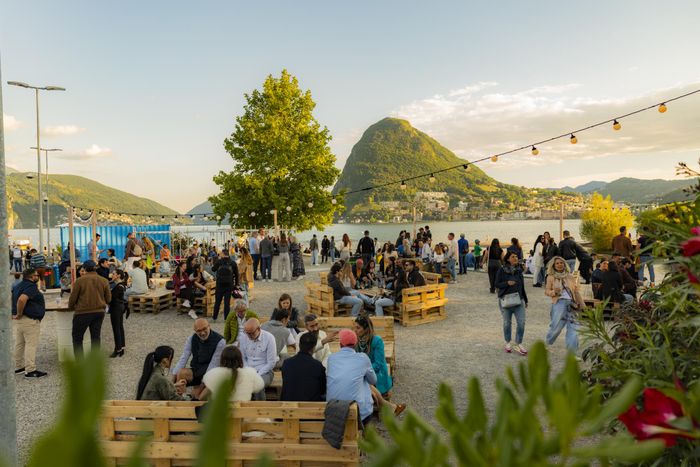 https://images.rockol.it/rEK_aq9mnLc4boI32jAswLiHfZU=/700x0/smart/rockol-img/img/foto/upload/lugano-marittima-3.jpg