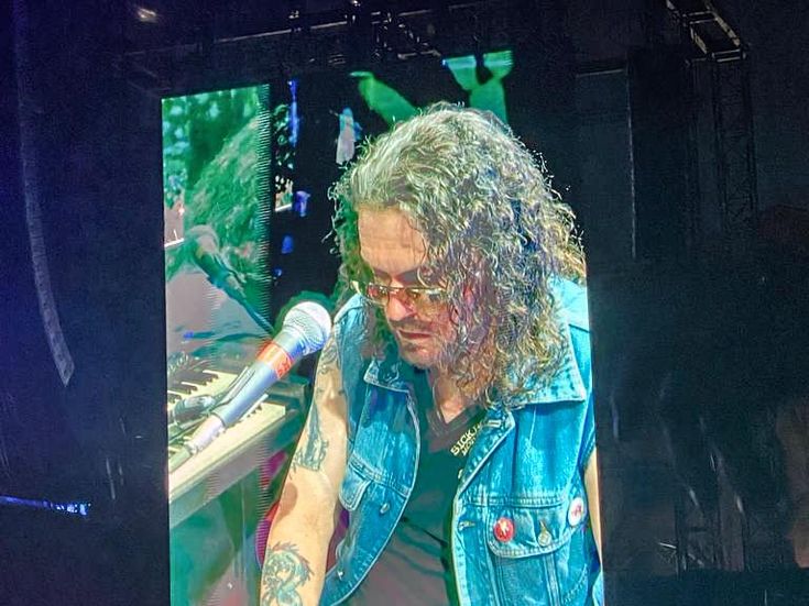 Concerti, Guns N&apos; Roses: &apos;passo falso&apos; di Axl sul palco in Messico