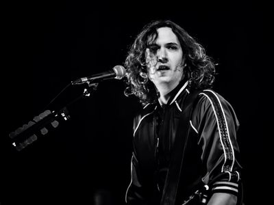 Darkness preoccupati, rischiosa operazione alla gola per il cantante