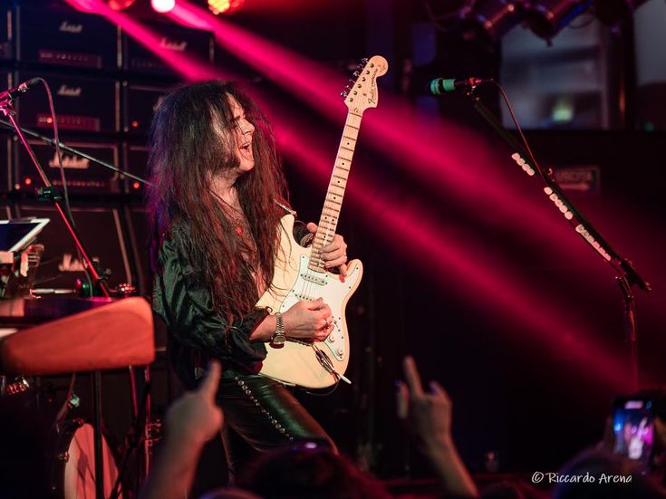 Malmsteen alla ricerca di una nuova etichetta discografica