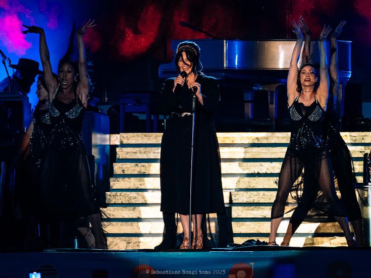 Lana Del Rey annuncia due concerti in... un cimitero