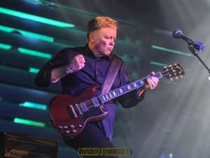 Finalmente una data per l’album di ex New Order, Smiths e Stone Roses