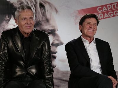 Claudio Baglioni e Gianni Morandi cantano insieme alla Nazionale