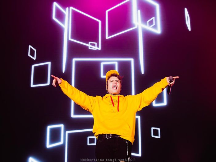 Fedez, il nuovo brano &lsquo;Che cazzo ridi&rsquo; esce oggi a mezzanotte &ndash; FOTO/TEASER