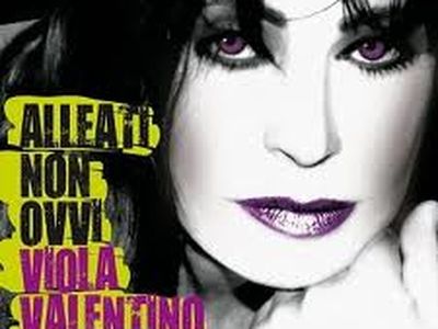'La surprise de l'amour', il nuovo singolo di Viola Valentino