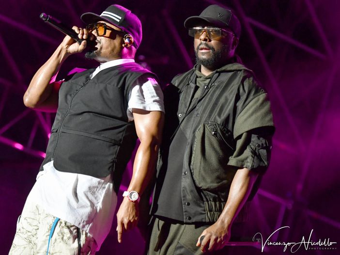 Black Eyed Peas, performance (senza Fergie) prima della finale di Champions League a Cardiff - FOTO