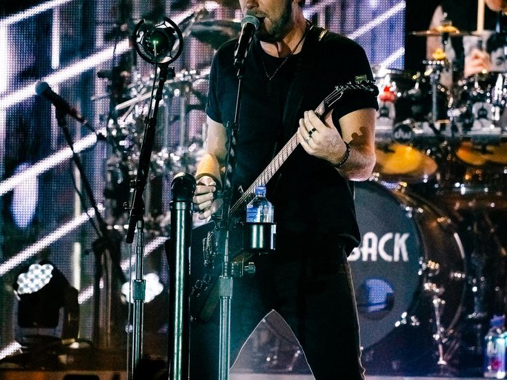 Nickelback, il primo disco con Live Nation potrebbe uscire tra sei anni