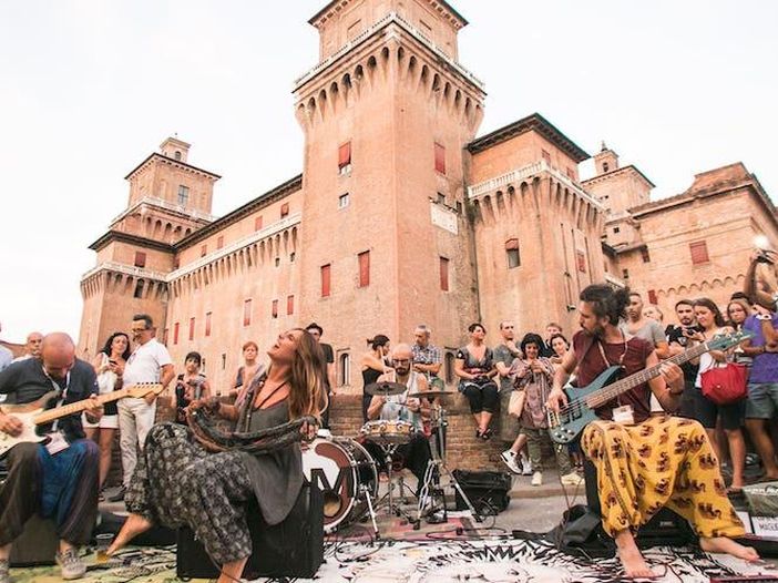 Il Ferrara Buskers Festival &egrave; il paradiso dei musicisti di strada