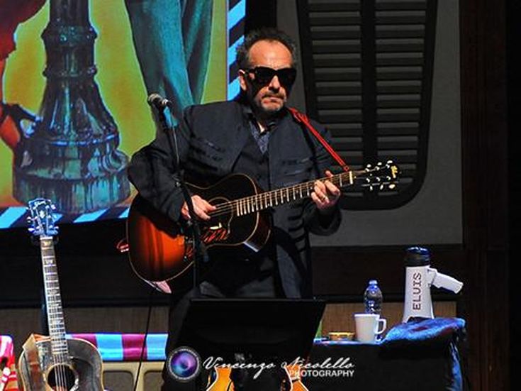 Favola di Natale con Elvis Costello, Feist e John Legend